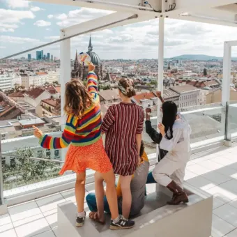 Terraço na cobertura com vista da cidade no JO&JOE Viena